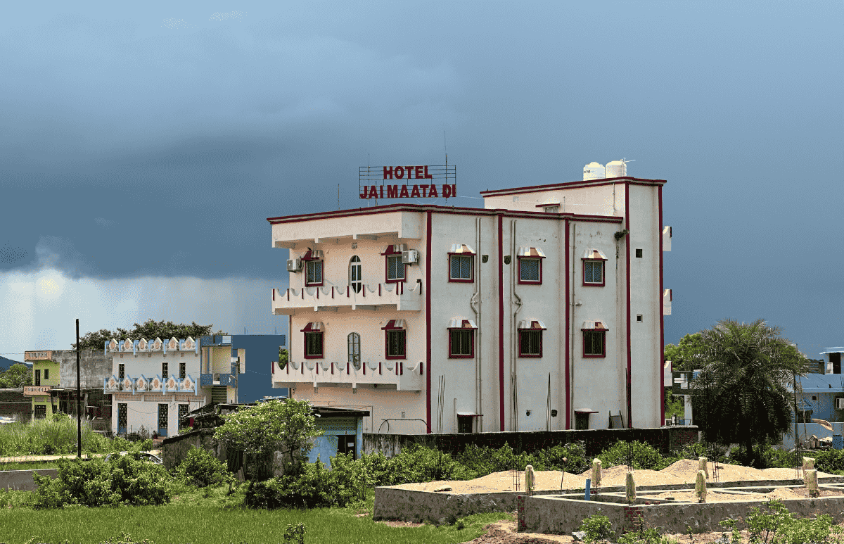 Front exterior 04